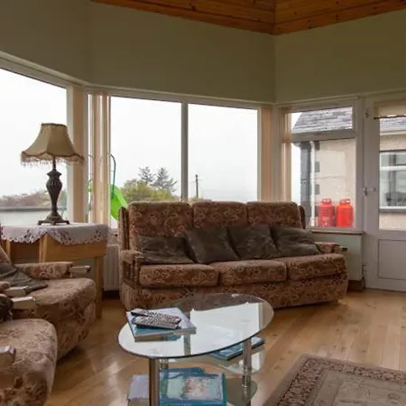 Bed & Breakfast The Rock Equestrian Farm *